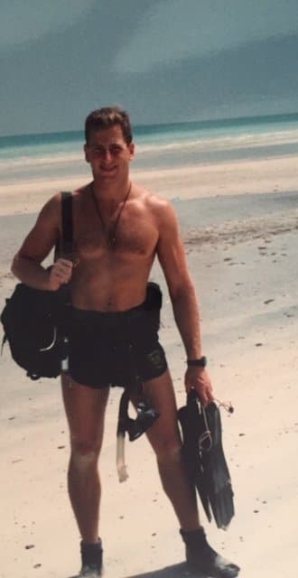 Memorial image honoring CDR Peter G. Oswald (USNA '84)